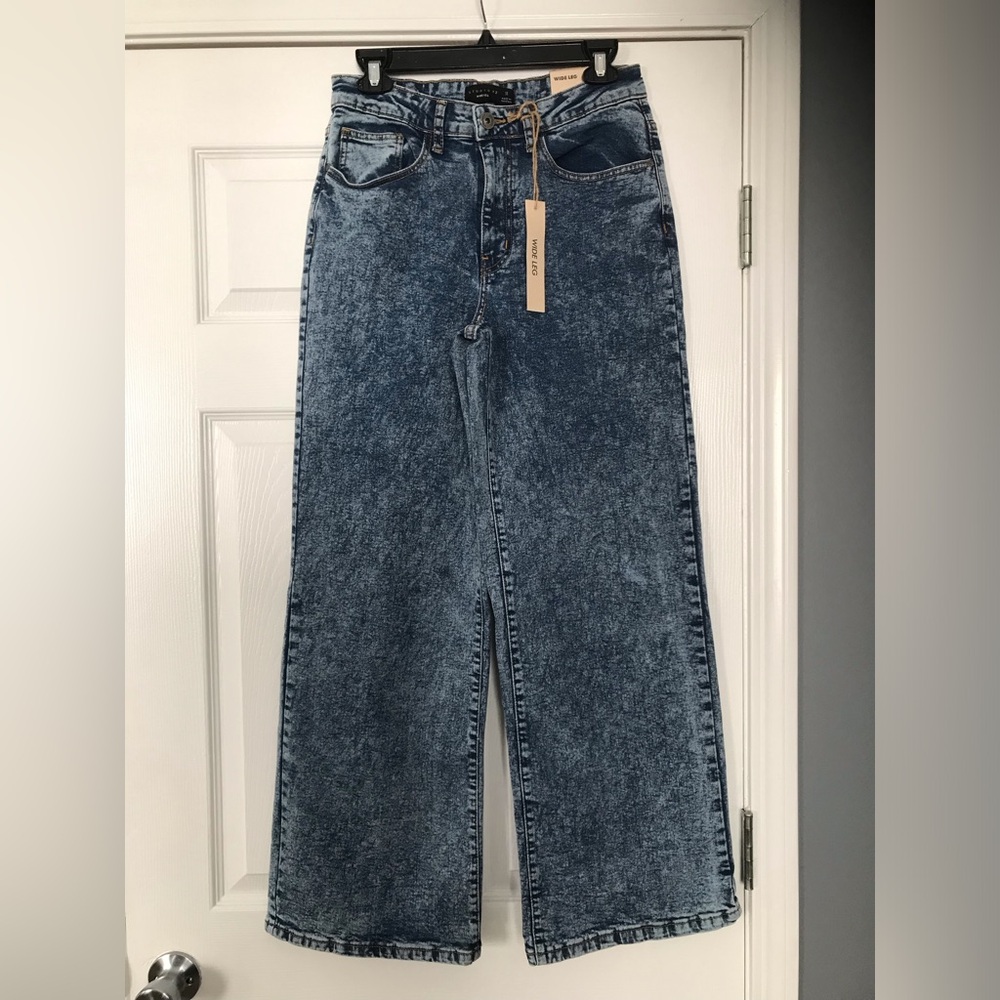 NWT Studio Blue Wide Leg Jeans. Size 11